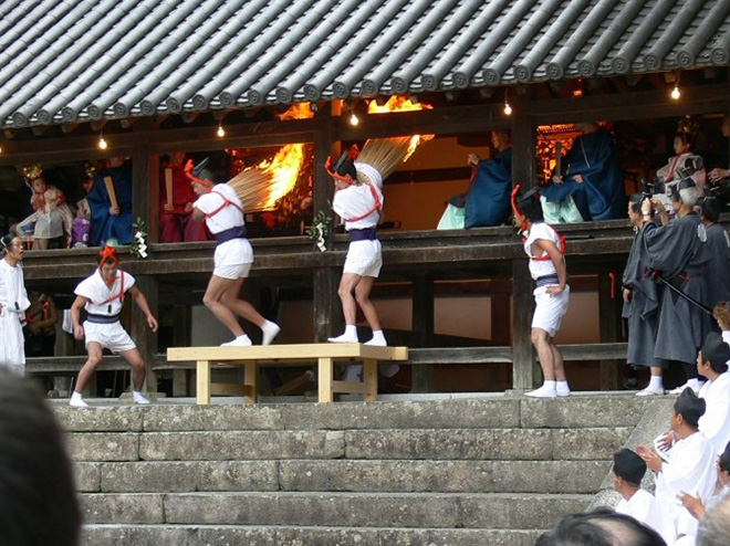 知って 見る 往馬大社の火祭り(火取り行事)
