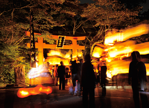 秋季大祭「ススキ提灯献灯行事」 (鴨都波神社)