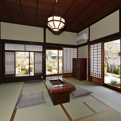 日新(客室) うぶすなの郷 TOMIMOTO たった2部屋だけの贅沢!ホテルに転身した旧富本憲吉記念館