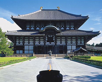 東大寺 大仏殿(写真:矢野建彦) 天平の“生き証人” 東大寺・転害門