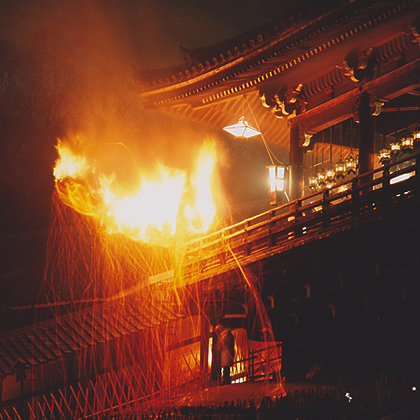 1250有余年、一度も途絶えることなく続けられてきた東大寺の修二会(お水取り) 
                                        撮影：木村昭彦　天平の“生き証人” 東大寺・転害門